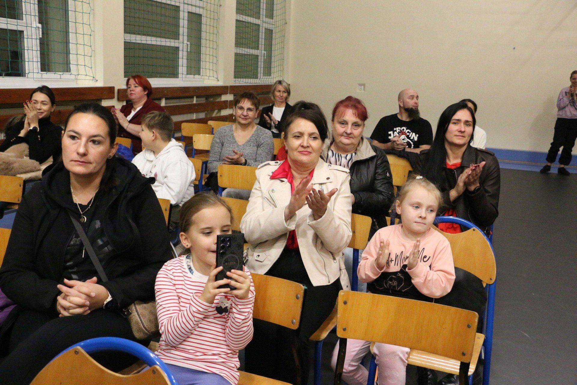 Występ uczniów ze szkoły w Stawkach z okazji Dnia Niepodległości 2025