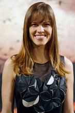 Hilary Swank stawia na debiuty