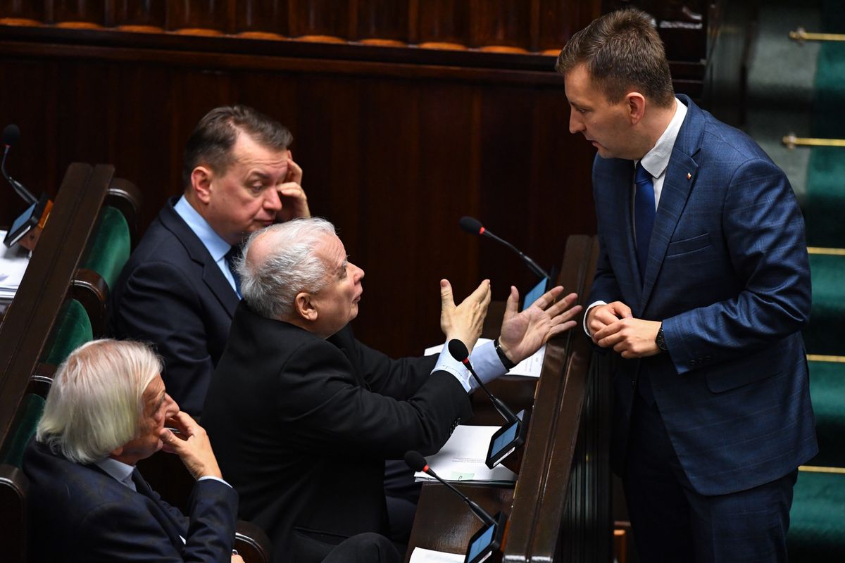 Minister Schreiber pochwalił marszałka Hołownię. Wezwał go prezes PiS
