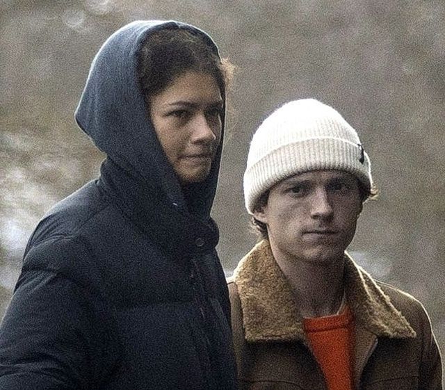 Zendaya i Tom Holland na spacerze z rodzicami aktora