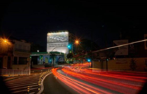 Volvo przygotowało billboard oczyszczający powietrze