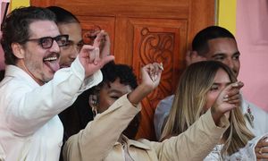 Pedro Pascal zatańczył na scenie podczas występu Bad Bunny'ego. Zdjęcia mówią wszystko