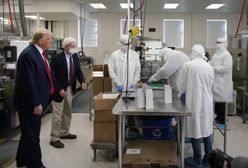 Trump odwiedził fabrykę wacików do wymazów. Było miło, a później wszystkie waciki poszły do kosza