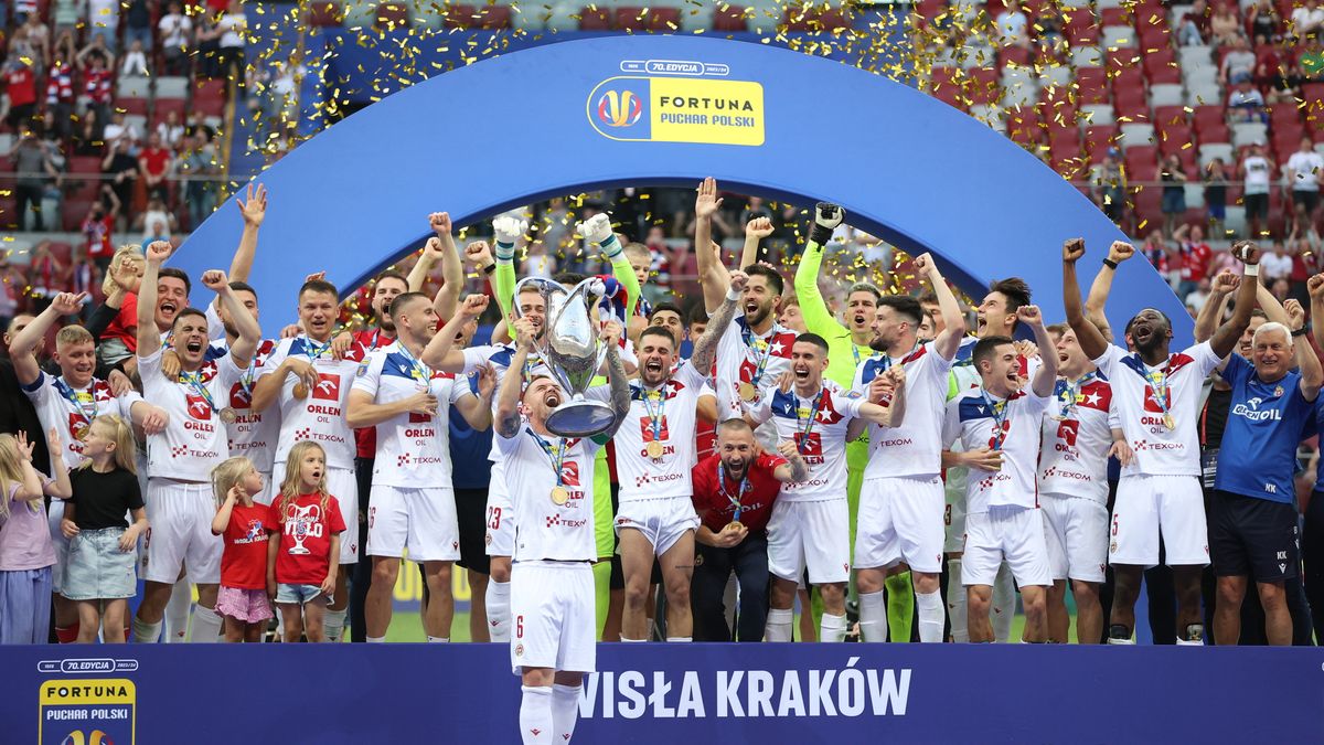 Alan Uryga podniósł Puchar Polski jako kapitan Wisły Kraków