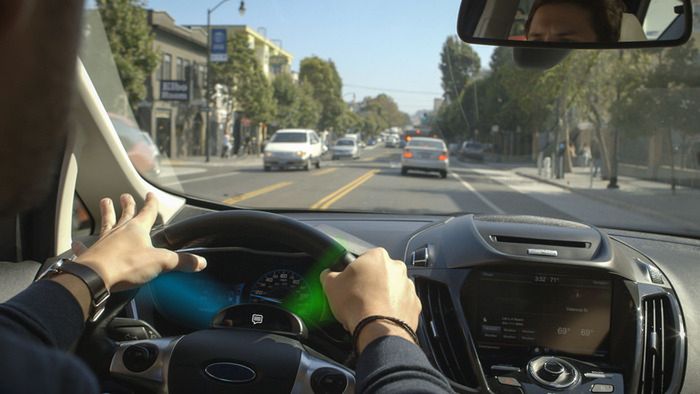 Drive - bezpieczna jazda! Trzymaj ręce na kierownicy i steruj smartfonem 2