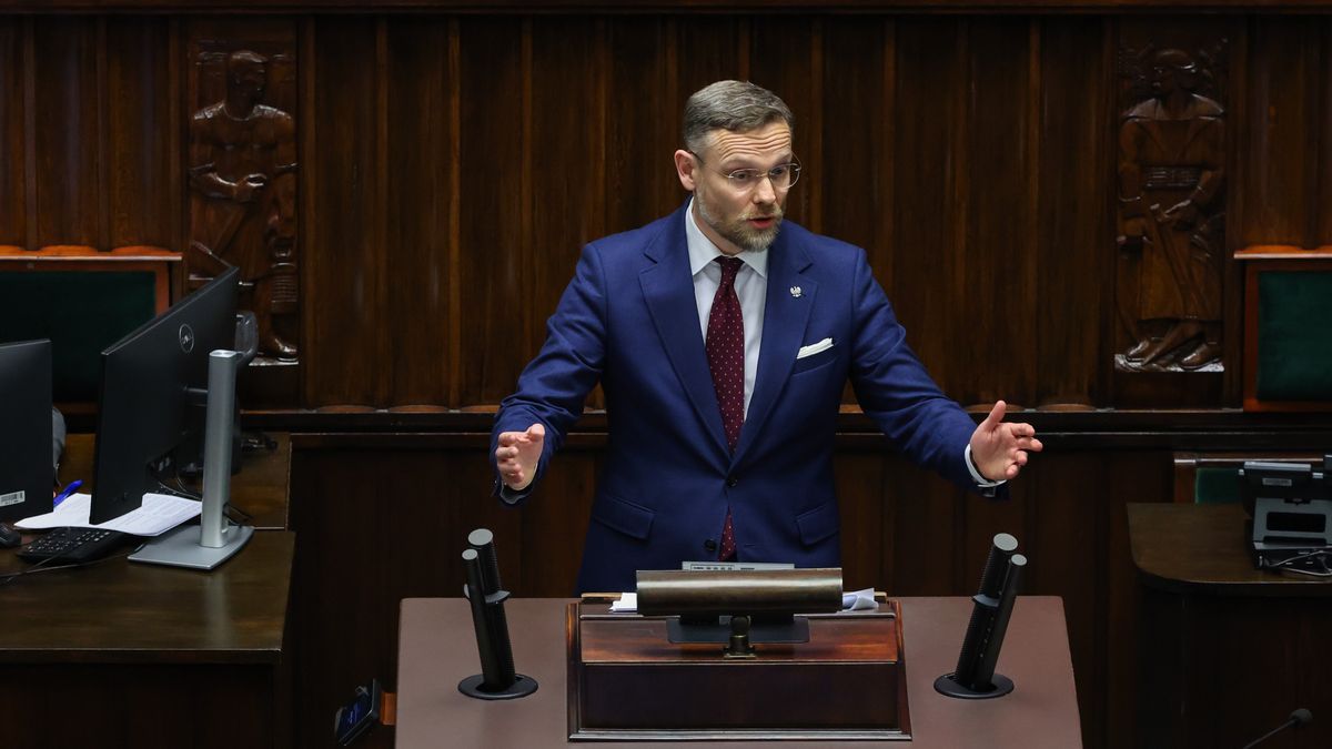 Warszawa, 23.01.2026. Szef Kancelarii Prezydenta RP Zbigniew Bogucki na sali obrad Sejmu, 23 bm. W harmonogramie posiedzenia znalazło się m.in. pierwsze czytanie dwóch projektów ustaw ws. zakazu sprzedaży alkoholu, a także drugie czytanie rządowego projektu nowelizacji ustawy o Krajowej Radzie Sądownictwa. (jm) PAP/Albert Zawada