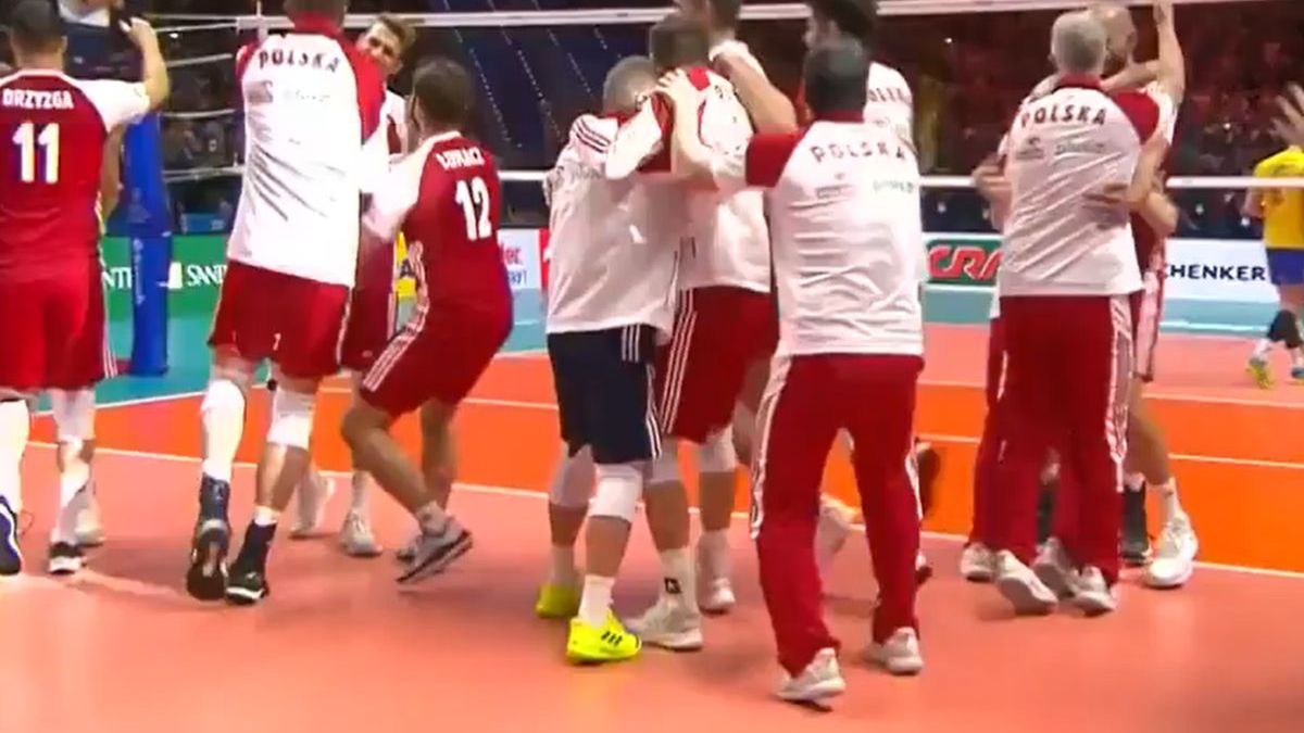 Zdjęcie okładkowe artykułu: Twitter / Volleyball World / Chwila po wywalczeniu przez Polaków drugiego z rzędu mistrzostwa świata