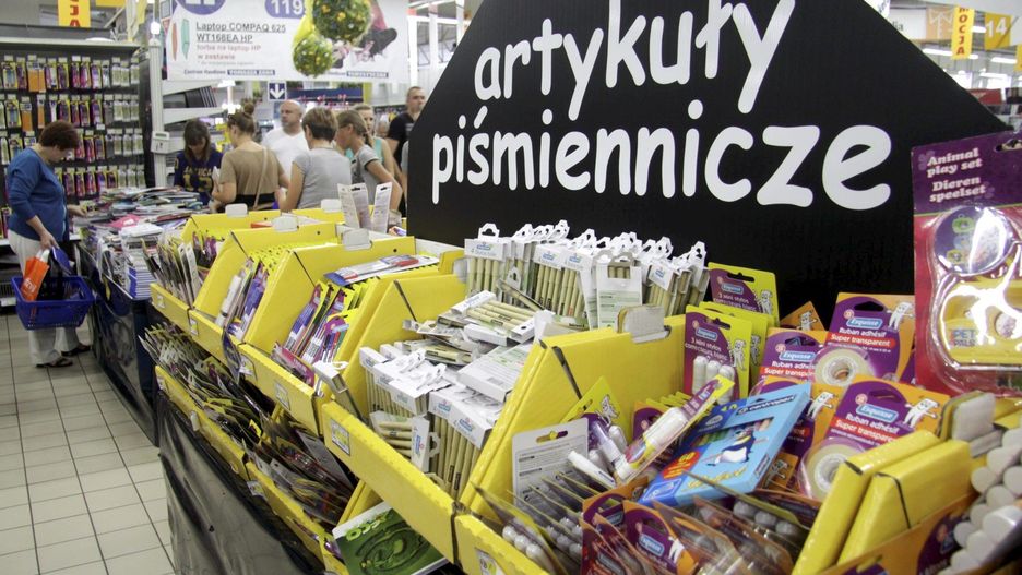 W dużych centrach handlowych znajdziemy specjalne &#34;stoiska&#34; szkolne