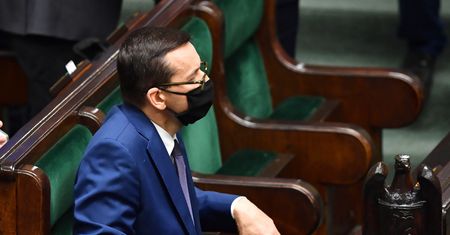 Morawiecki: Dodatkowe zasiłki opiekuńcze są przewidziane na zasadach z wiosny