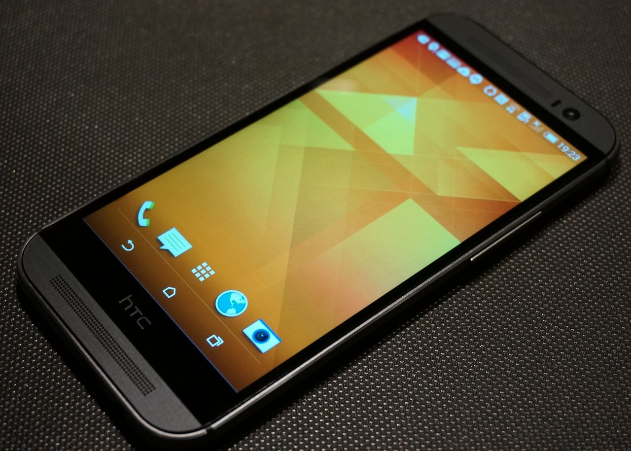 HTC One (M8)