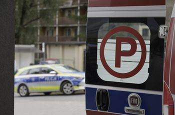 Złodziej motocykla uciekł do lasu. Groził policjantom nożem