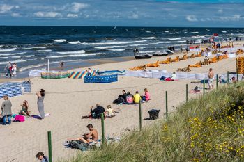 Lepiej uważać. Za parawan na plaży grozi nawet 5 tys. zł kary