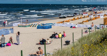 Lepiej uważać. Za parawan na plaży grozi nawet 5 tys. zł kary