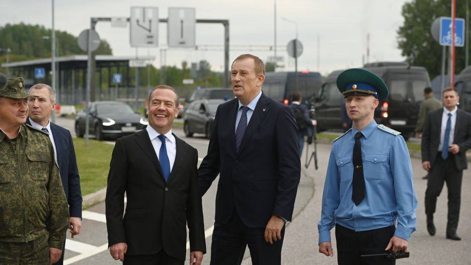 Miedwiediew na granicy z Finlandią 
