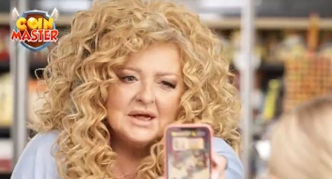 Magda Gessler jak Jennifer Lopez reklamuje grę mobilną „Coin Master”