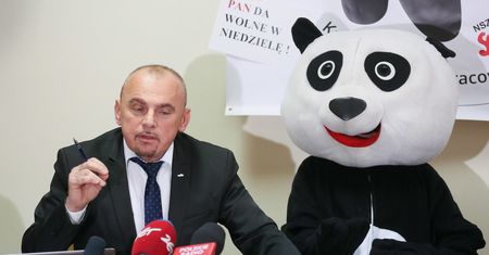 Historia Pandy. Dlaczego pracownicy sieci handlowych chcą protestować?