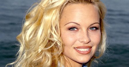 Z seksbomby lat 90. do królowej botoksu. Oto jak zmieniała się Pamela Anderson
