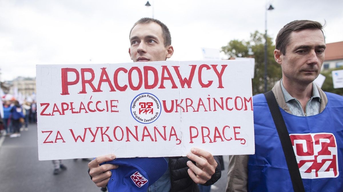 Warszawa, wrzesień 2018 r. Protest OPZZ przeciw wykorzystywaniu pracowników z Ukrainy.