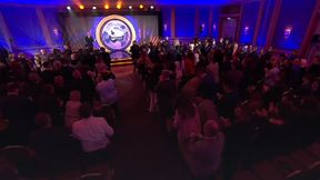 Cała sala biła brawo. Tak zareagowali na to, co wydarzyło się w Polsce