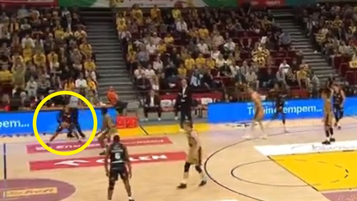 Twitter / oficjalny profil Energa Icon Sea Czarnych Słupsk / Niewiarygodne trafienie Tevina Browna