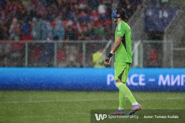 Kamil Grabara nie skapitulował w pierwszym meczu z Rakowem. Jak będzie w rewanżu?