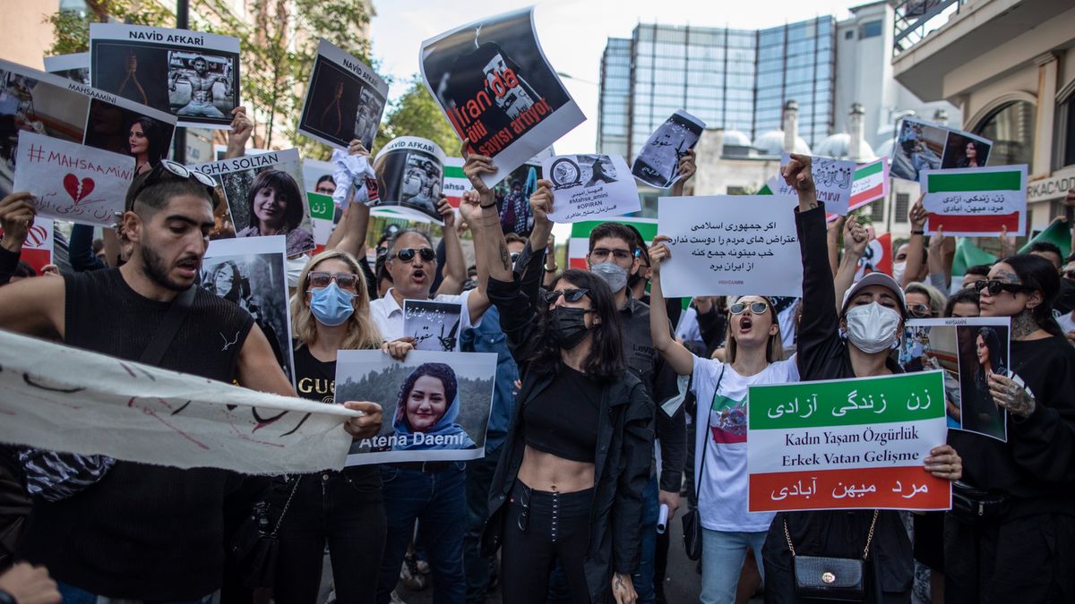 protesty w Turcji po śmierci Mahsy Amini