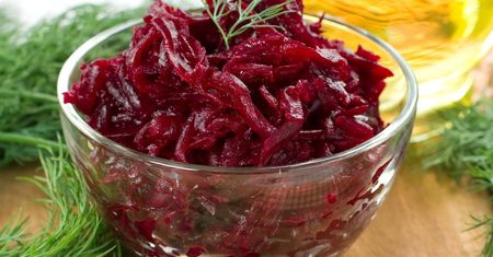 Taką surówkę z buraka serwuję do noworocznego obiadu. Lepsza niż w drogich restauracjach