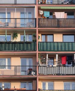"Balkonowa samowolka". Takim sąsiadom grozi wysoki mandat