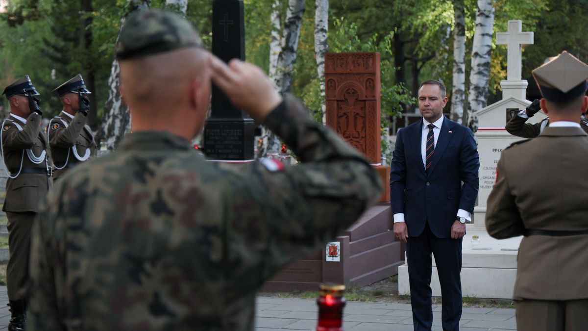 Karol Nawrocki na Powązkach złożył hołd polskim żoł
