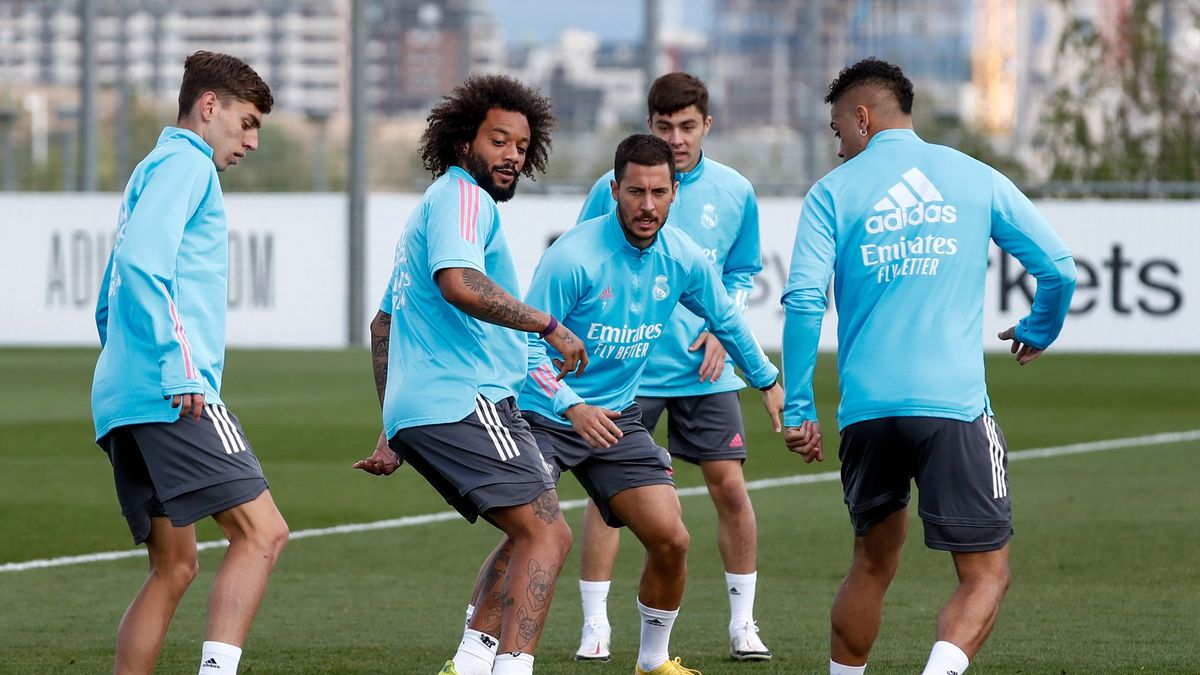 Zdjęcie okładkowe artykułu: Getty Images / Antonio Villalba/Real Madrid / Na zdjęciu: piłkarze Realu Madryt. W środku Eden Hazard