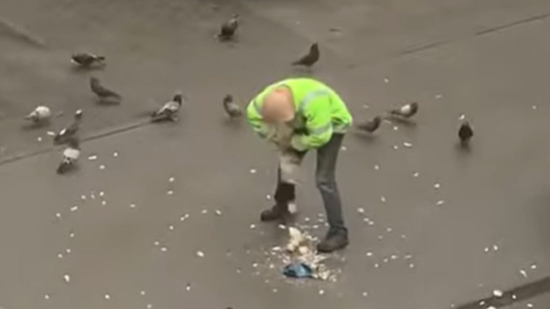 Mężczyzna dziwnie się zachowywał 