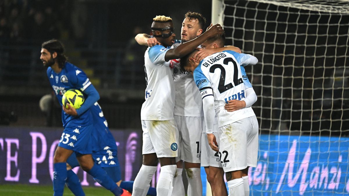 PAP/EPA / CLAUDIO GIOVANNINI / Na zdjęciu: piłkarze SSC Napoli