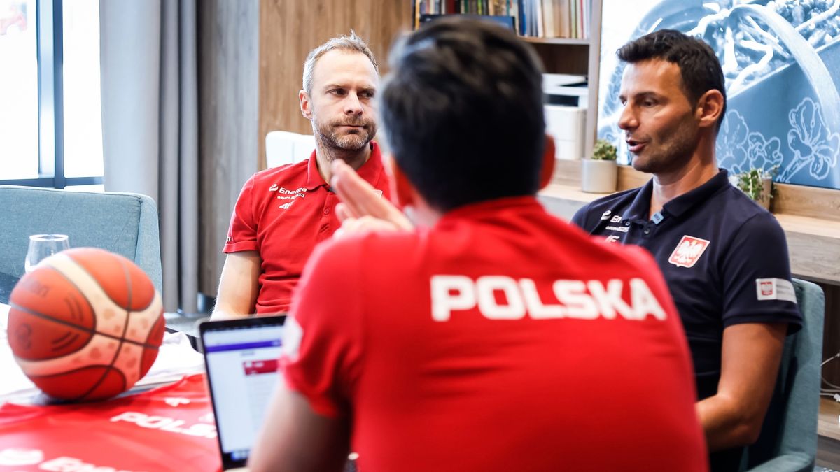 Materiały prasowe / Wojciech Figurski / 400mm.pl (materiały koszkadra) / Na zdjęciu: Łukasz Koszarek (z lewej)