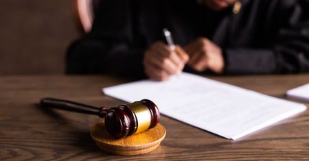 Padł ofiarą homofobicznego szefa. Wygrał odszkodowanie w sądzie