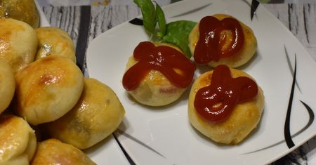 Bułeczki z pizzowym nadzieniem