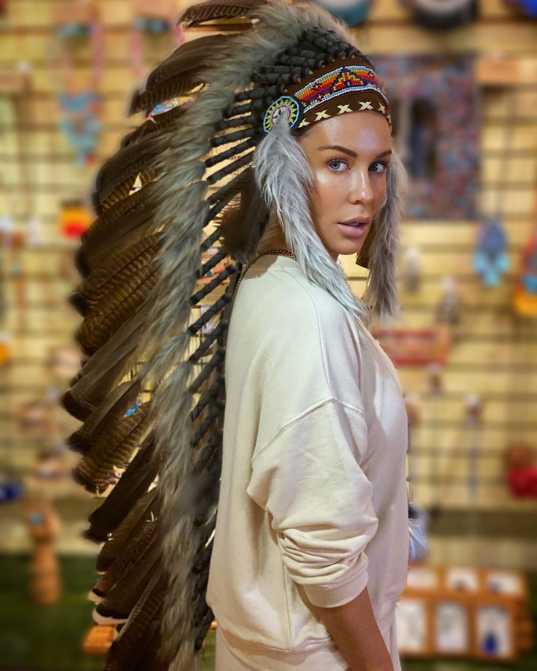 Małgorzata Rozenek przebrana za Indiankę - nawiązanie do tatuażu Radosława Majdana