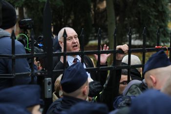 Święczkowski wyszedł do protestujących. "Berek nie został dopuszczony"