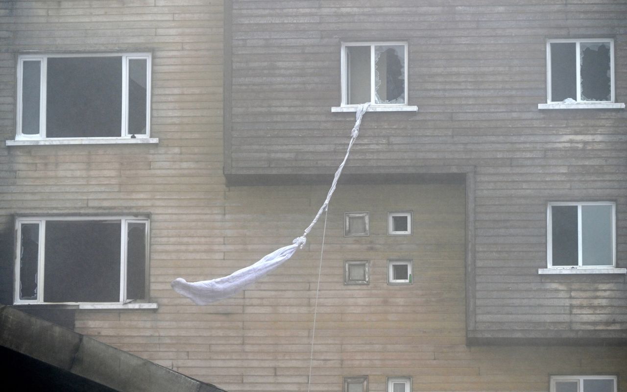 Frightened people were fleeing in panic through the windows on ropes made of sheets.