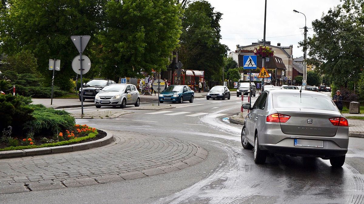 Kierunkowskaz na rondzie