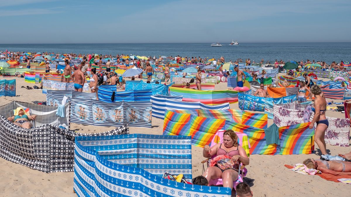 Plaża we Władysławowie przyciąga turystów