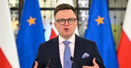 Hołownia staje po drugiej stronie. "Weryfikuje swój pogląd"