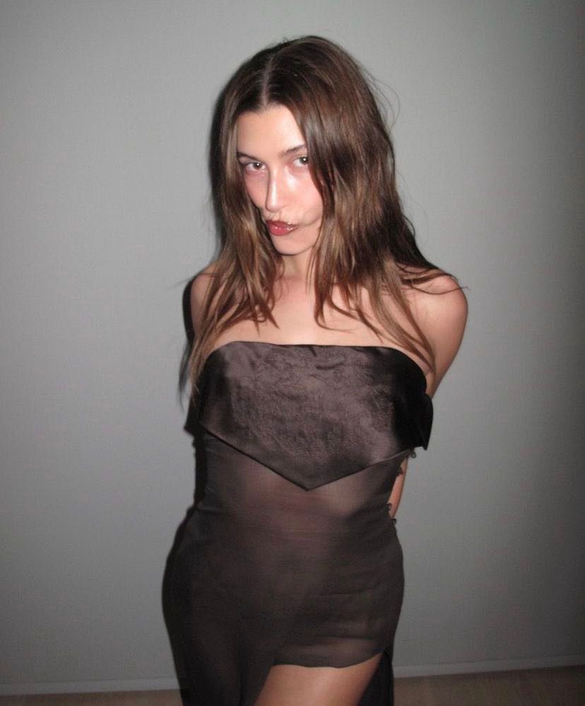 Hailey Bieber 