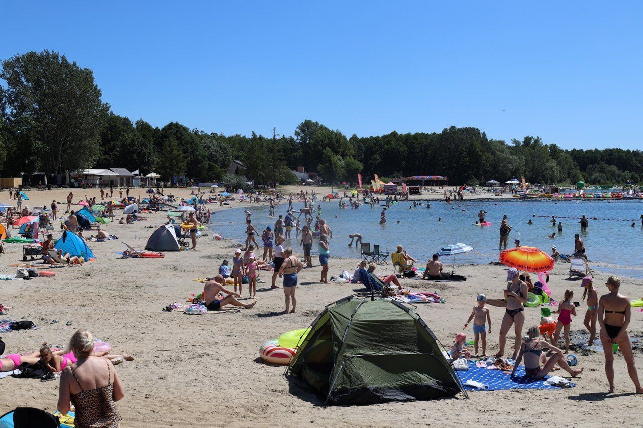 Skorzęcin na lato 2025. Turyści już rozpoczęli plażing! &#34;To już nie jest tylko imprezownia&#34;