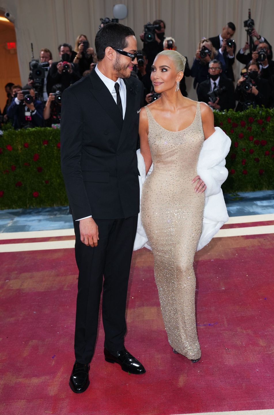 Gala MET 2022. Kim Kardashian bryluje na czerwonym dywanie w sukni Marilyn Monroe