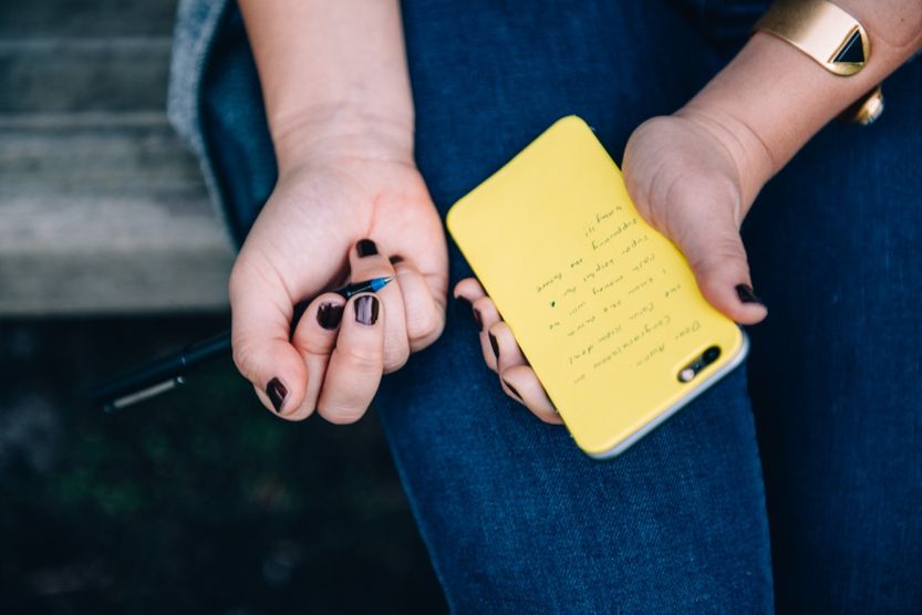 Ten niecodzienny gadżet zmieni Twojego iPhone'a w... zwykły notatnik. Świetny pomysł! 10