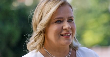 Włożyła małą czarną. Ten krój robi cuda z sylwetką