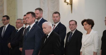 "Coś w narodzie pęka". Senator reaguje na nowy sondaż