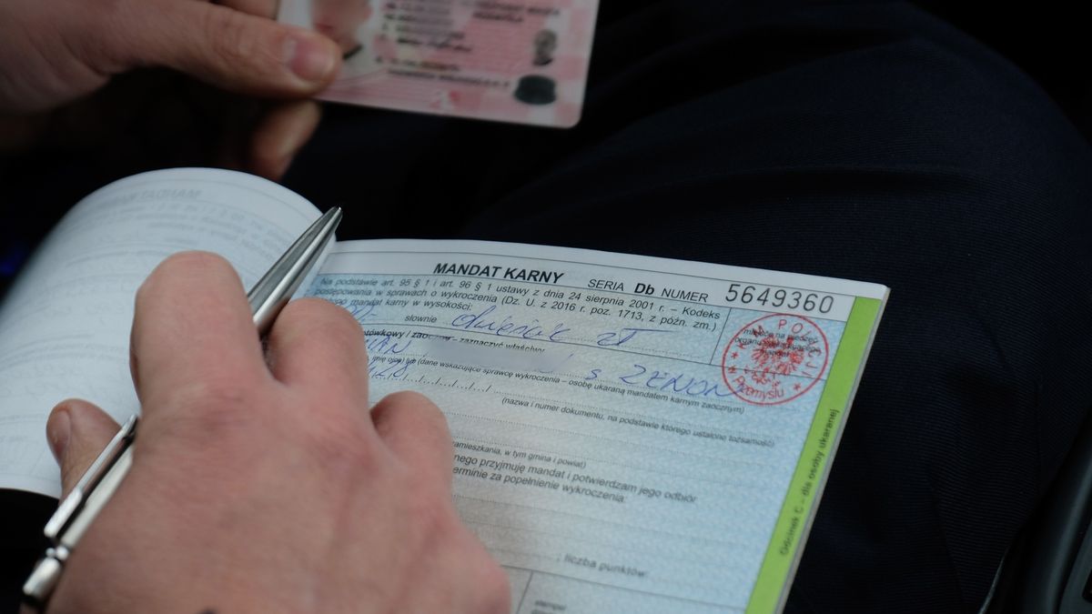 Mandat często kończy się wpisaniem na konto punktów karnych. Zobacz jak sprawdzić ich liczbę w minutę.