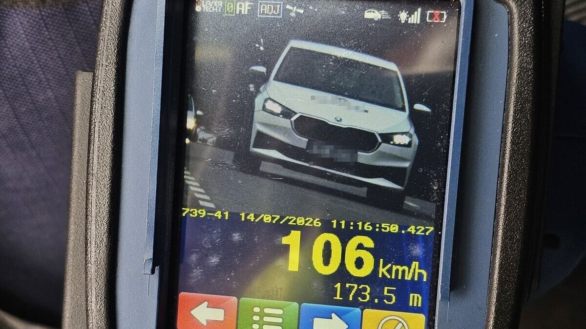 Kierowca skody poruszał się z prędkością 106 km/h w terenie zabudowanym