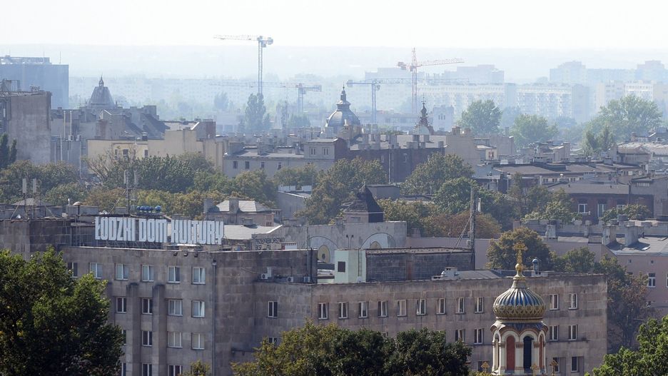 13.09.2016 LODZ PLAC DABROWSKIEGO TEATR WIELKI DACH WIDOK Z DACHU TEATRU NA LODZ Z GORY, OSIEDLA , PARKI , ULICE, NOWE CETRUM LODZI, BUDOWANE BIUROWCE, EC1, DWORZEC FABRYCZNYNZ. FOT. PAWEL LACHETA/ EXPRESS ILUSTROWANY/ POLSKA PRESS